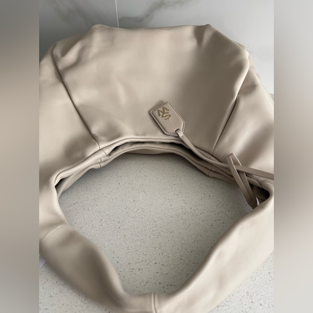 Stuart Weitzman Moda Oat Cream Italian Leather Hobo Bag Made In Italy - Picture 6 of 7